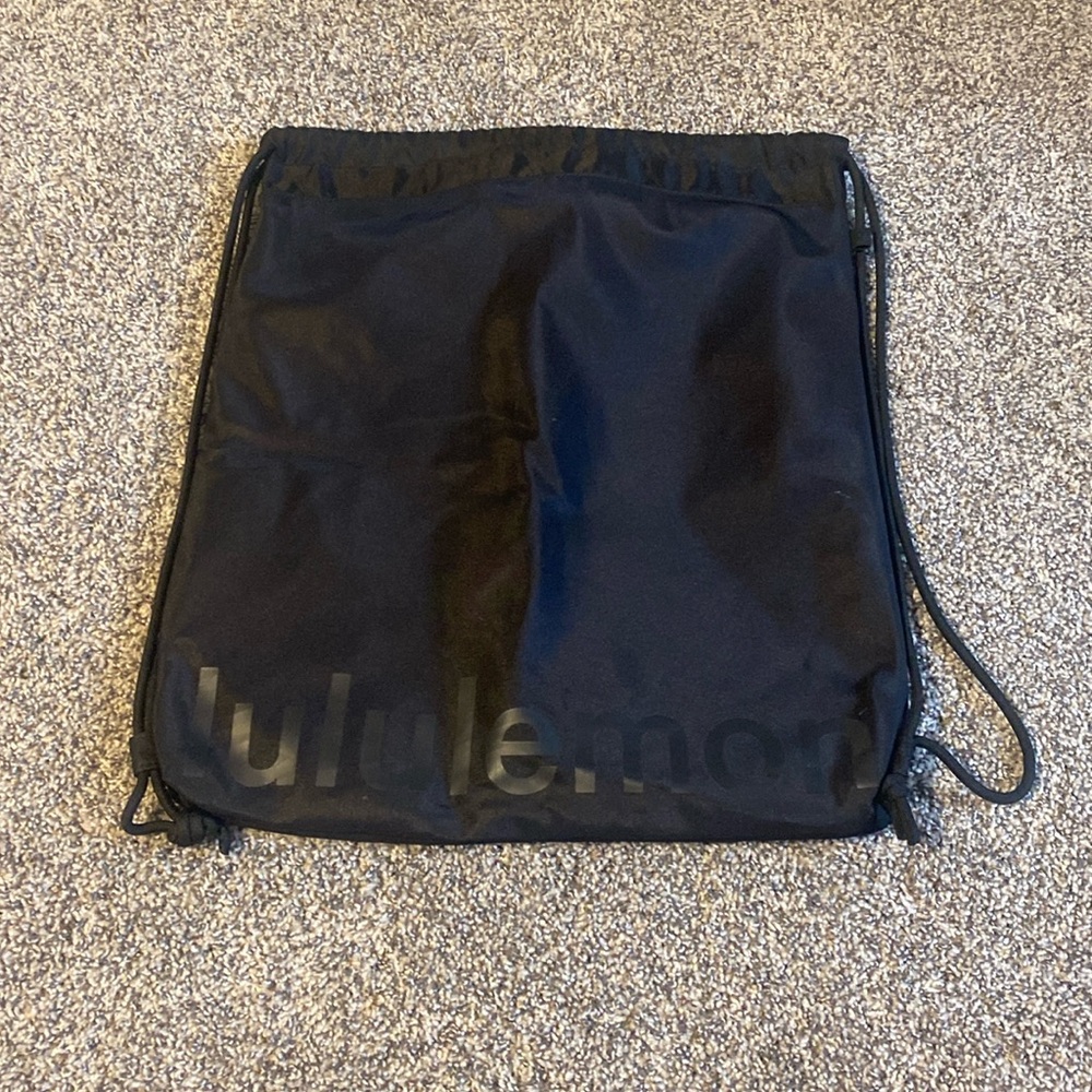Lululemon black drawstring backpack